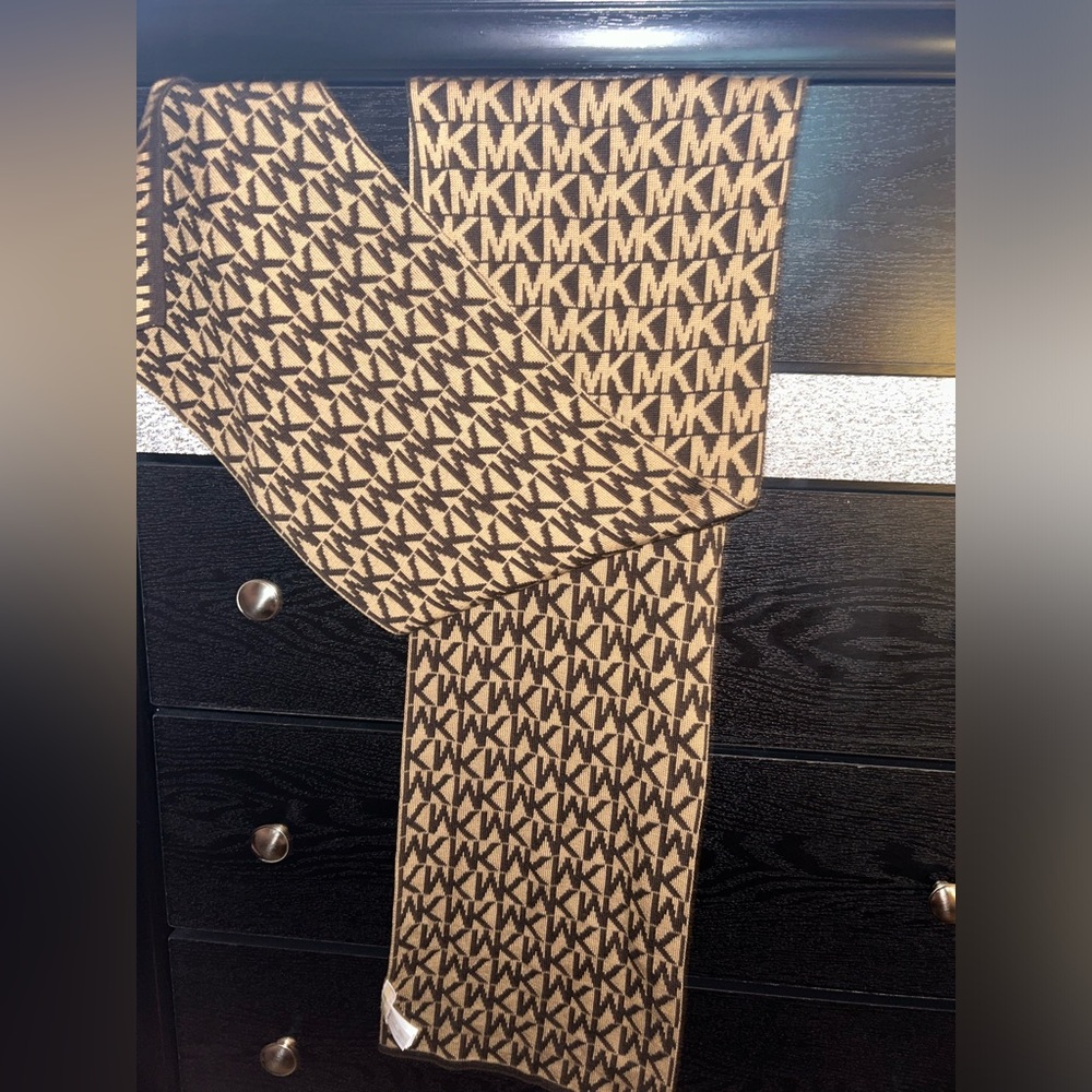 Michael Kors scarf